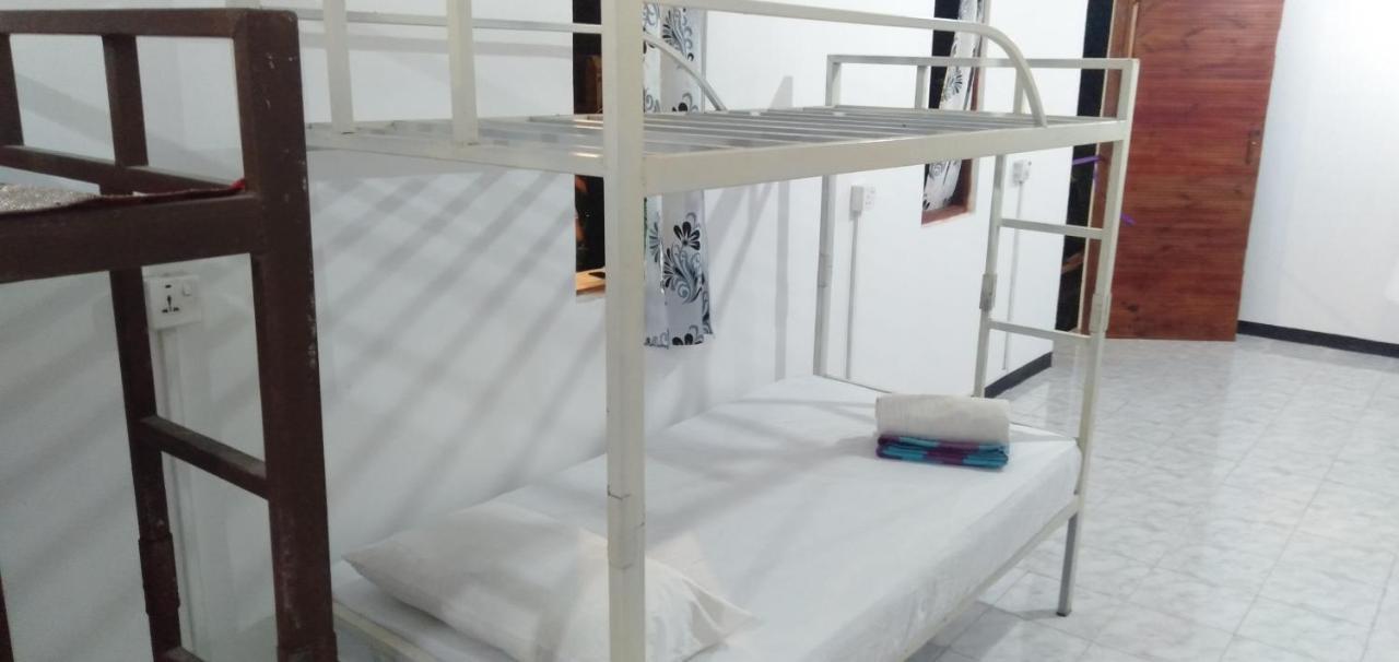 Walkers Hostel Trincomalee Exterior photo