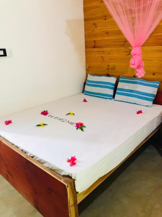 Walkers Hostel Trincomalee Exterior photo