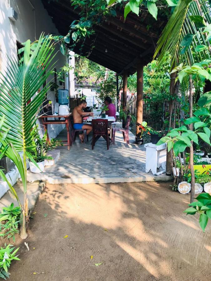 Walkers Hostel Trincomalee Exterior photo