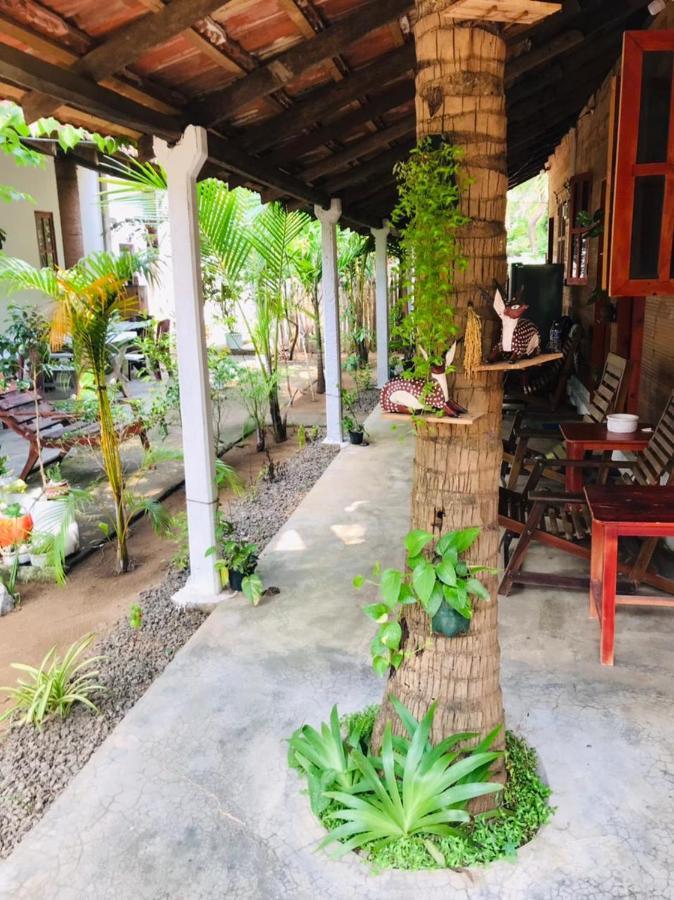 Walkers Hostel Trincomalee Exterior photo